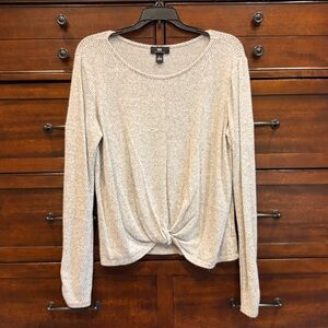 gray/white Long Sleeve Twist Top girls/juniors size Large in great condition